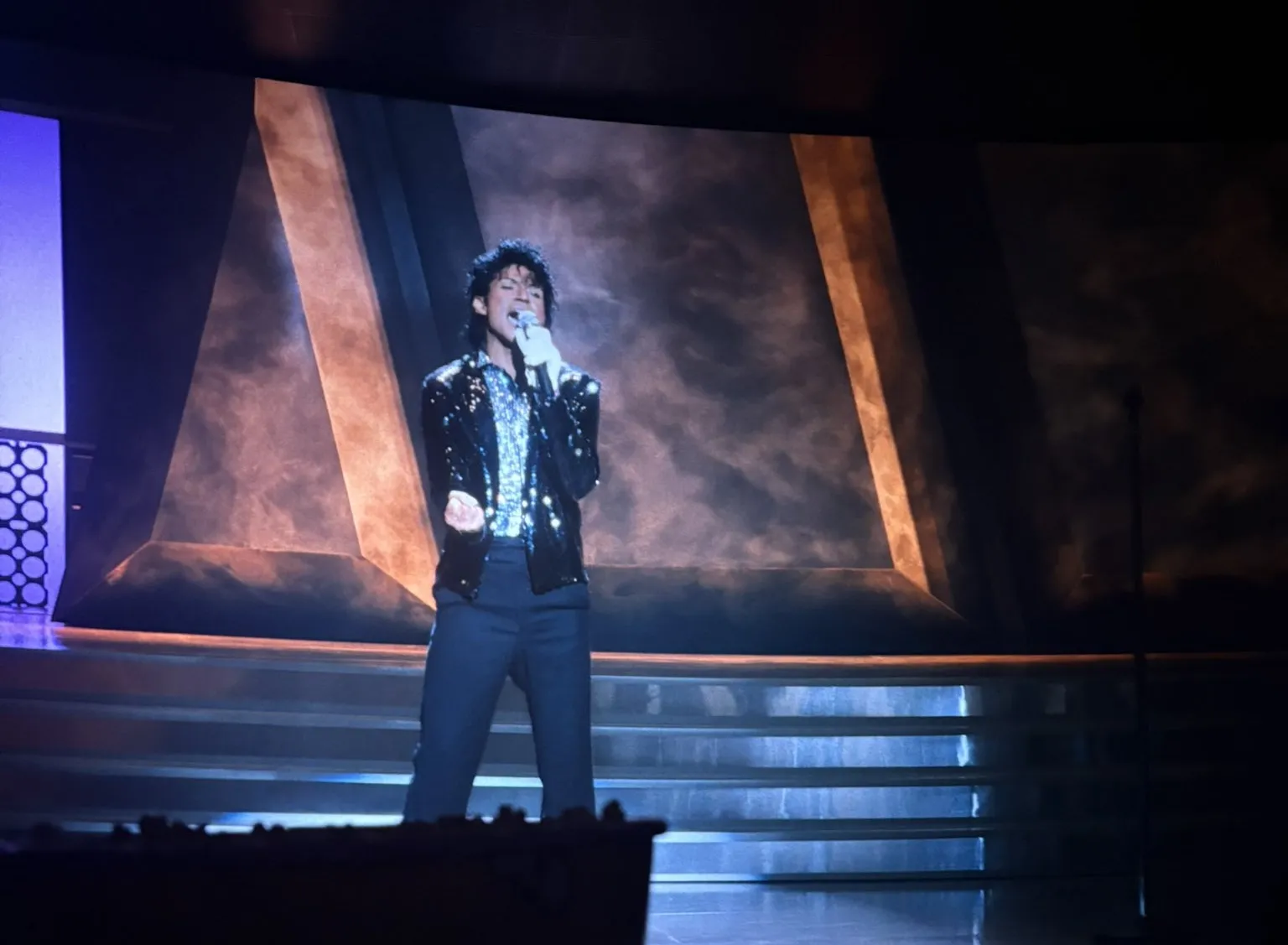 HGqC1NJaMAAqv4j-1 Filme MICHAEL vira fenômeno dentro e fora dos cinemas