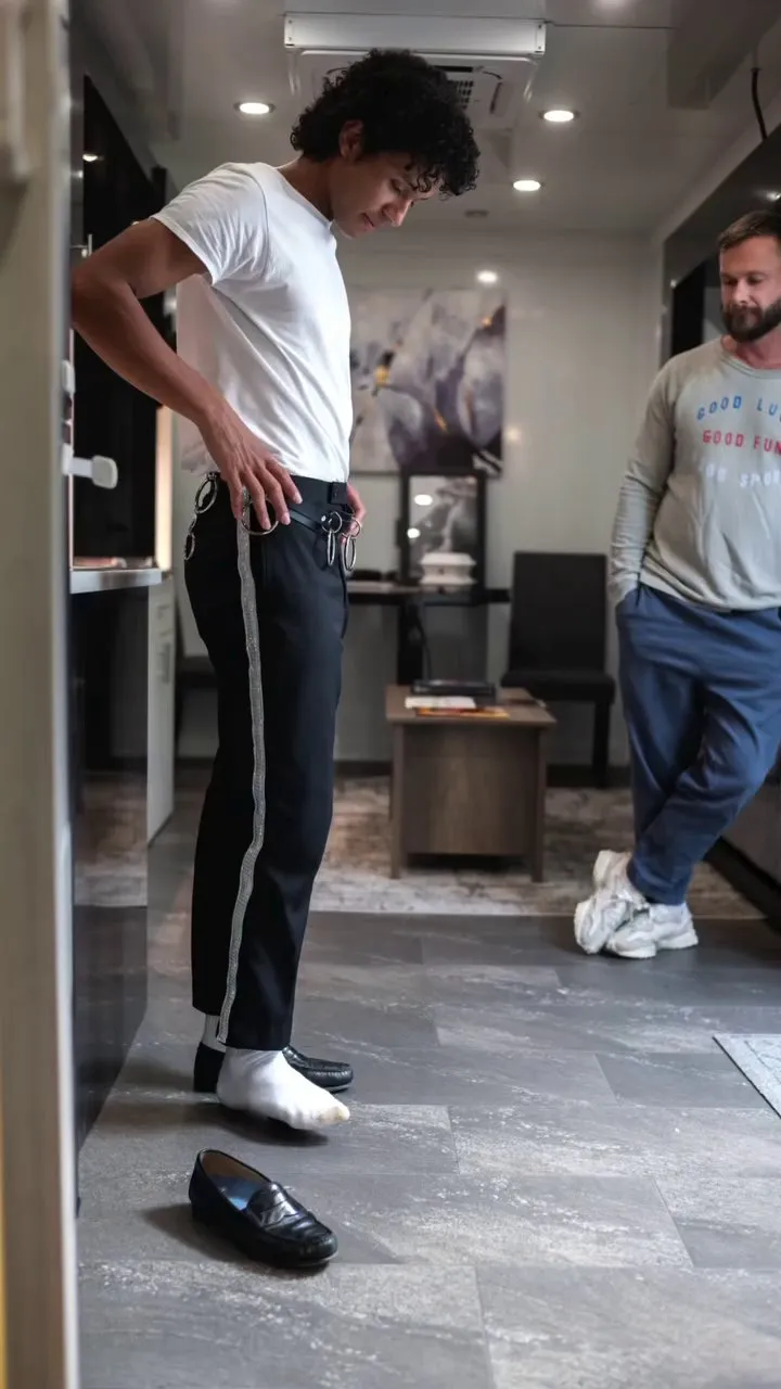 HGqOgKdXgAADOFi Bastidores de MICHAEL mostram o verdadeiro peso de interpretar um ícone