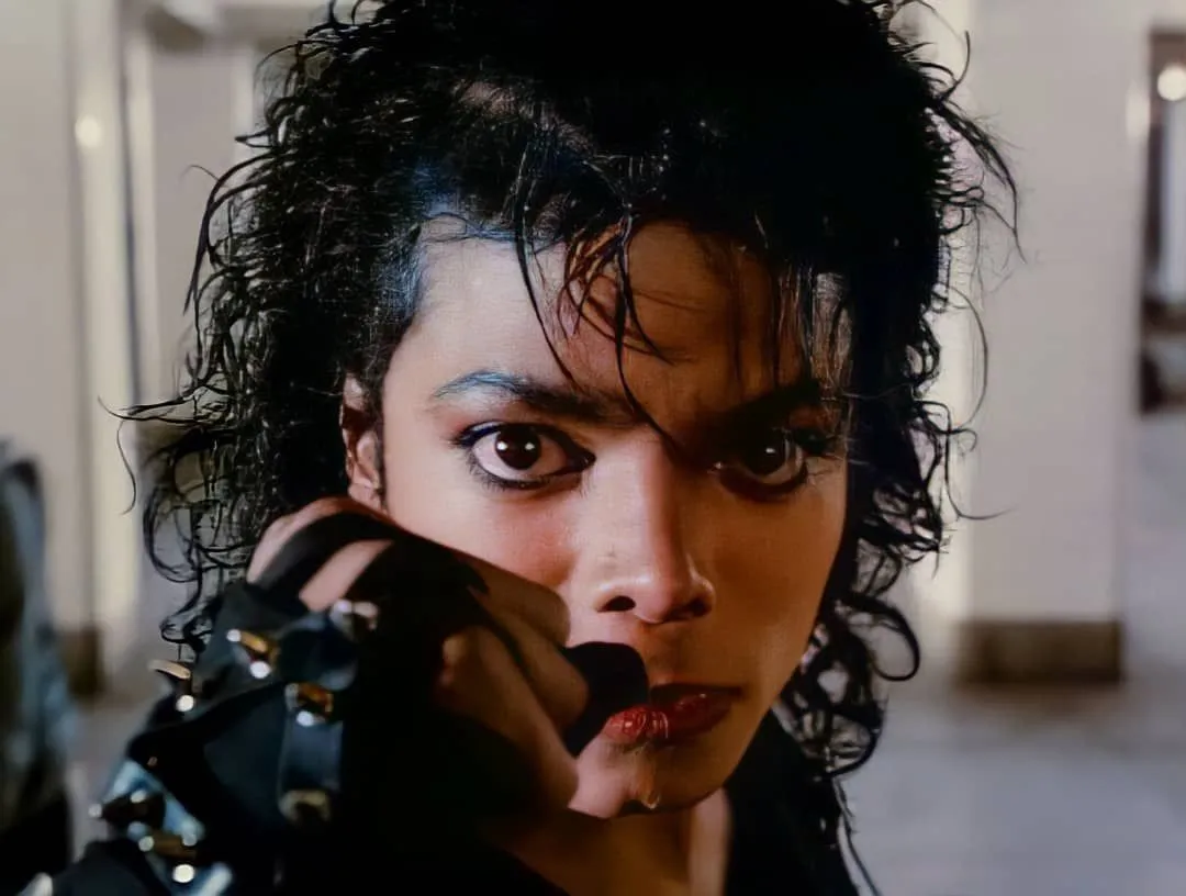 “Bad” dispara e ultrapassa 500 milhões de streams após MICHAEL | Michael Jackson musica BAD mjbeats.com .br