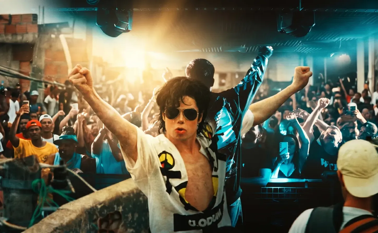 Montagem de Michael Jackson na favela com o rapper Knox Hill de costas