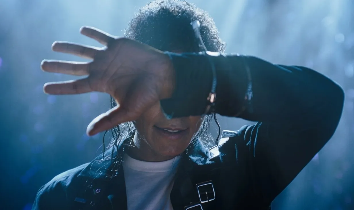 O público canta, chora e aplaude MICHAEL do começo ao fim | SUA HISTORIA CONTINUA mjbeats filme MICHAEL