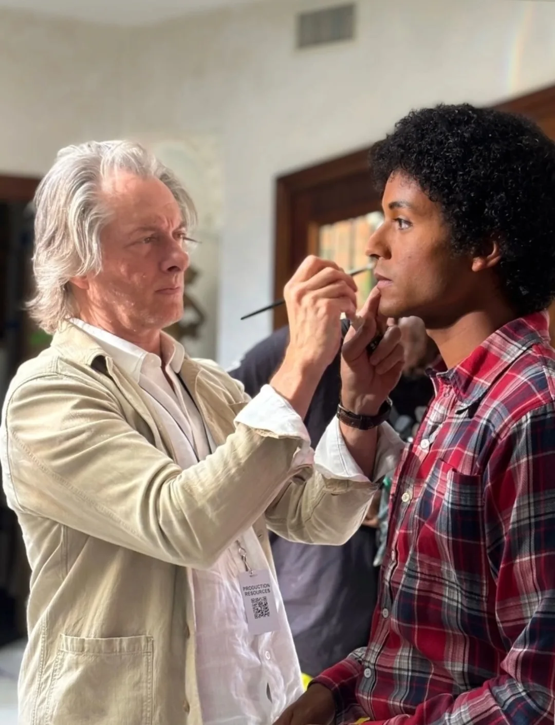 SaveClip.App_674571225_17857799085690591_2196825200781167899_n Como a equipe de maquiagem elevou MICHAEL a outro nível