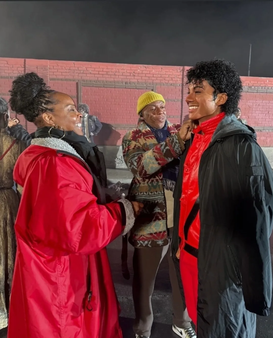 SaveClip.App_680761505_17857799076690591_4074637368074647015_n-1 Como a equipe de maquiagem elevou MICHAEL a outro nível