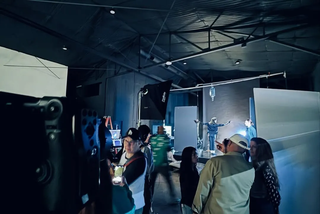 SaveClip.App_682402414_18584467951014547_6468296399761872846_n A construção de um ícone: O trabalho que deu vida à estética do filme MICHAEL