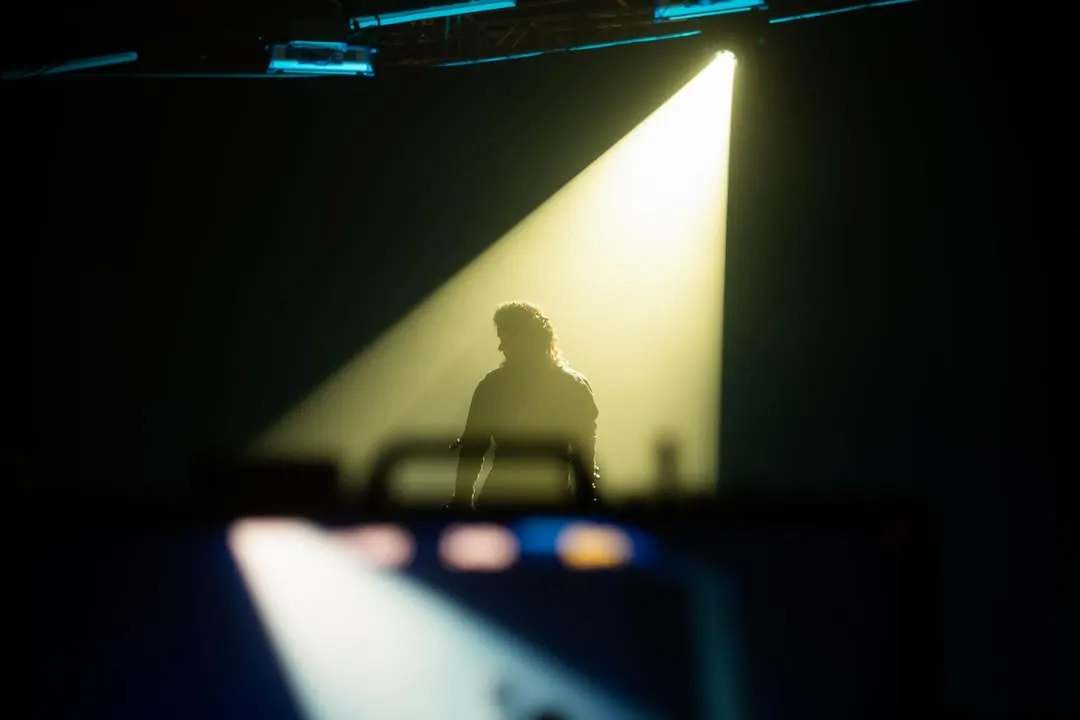 SaveClip.App_682441320_18584467924014547_8056953220414234349_n A construção de um ícone: O trabalho que deu vida à estética do filme MICHAEL