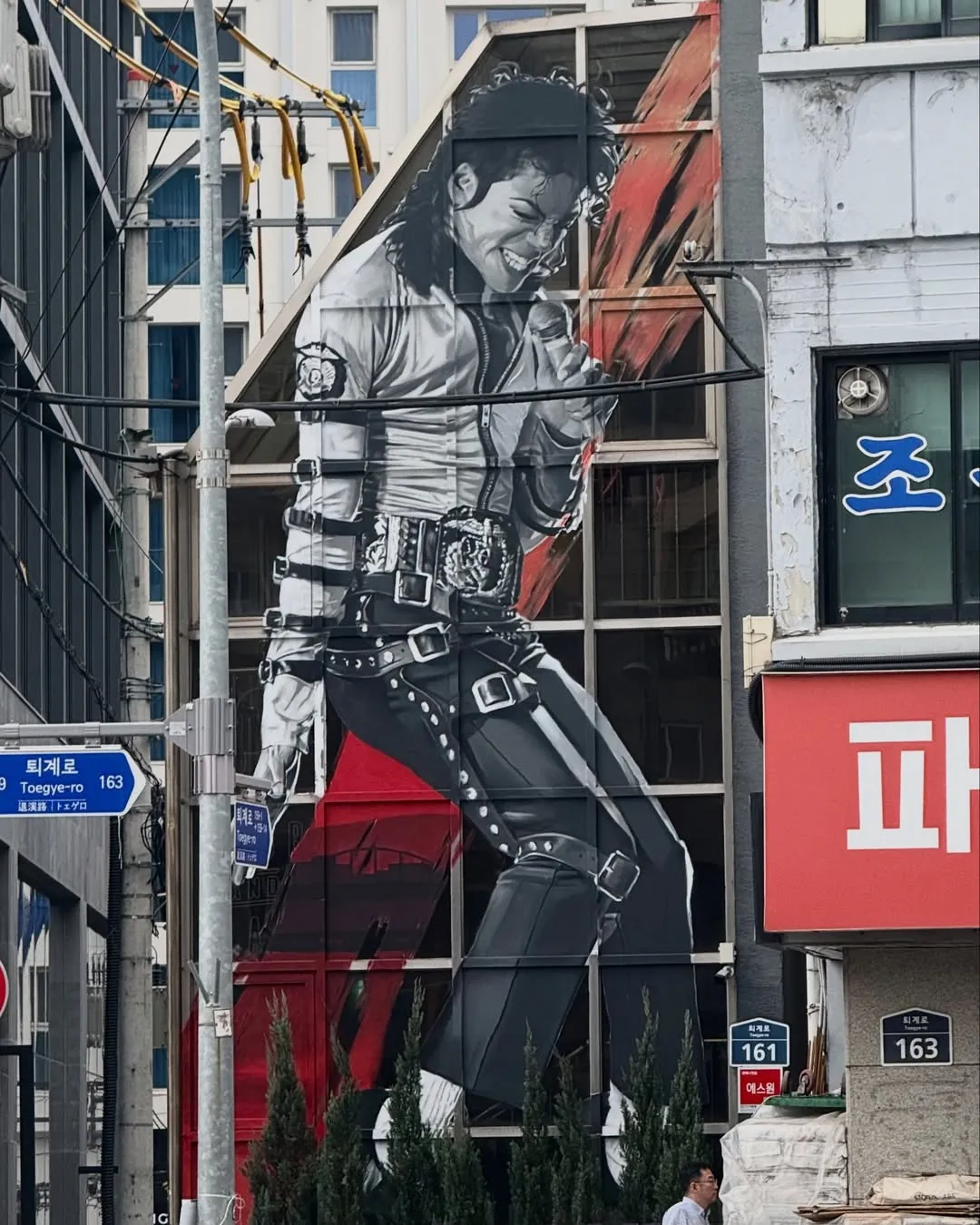 Seoul-welcomes-.Location-@supersoulseoul-1 Seul transforma memória em arte com homenagem a Michael Jackson