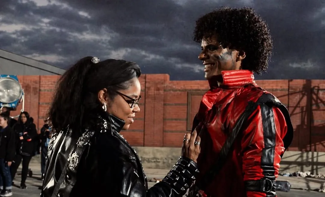 Do figurino à maquiagem: o esforço gigante para reviver 'Thriller' em MICHAEL | jaqueta de Thriller no filme MICHAEL mjbeats.com .br