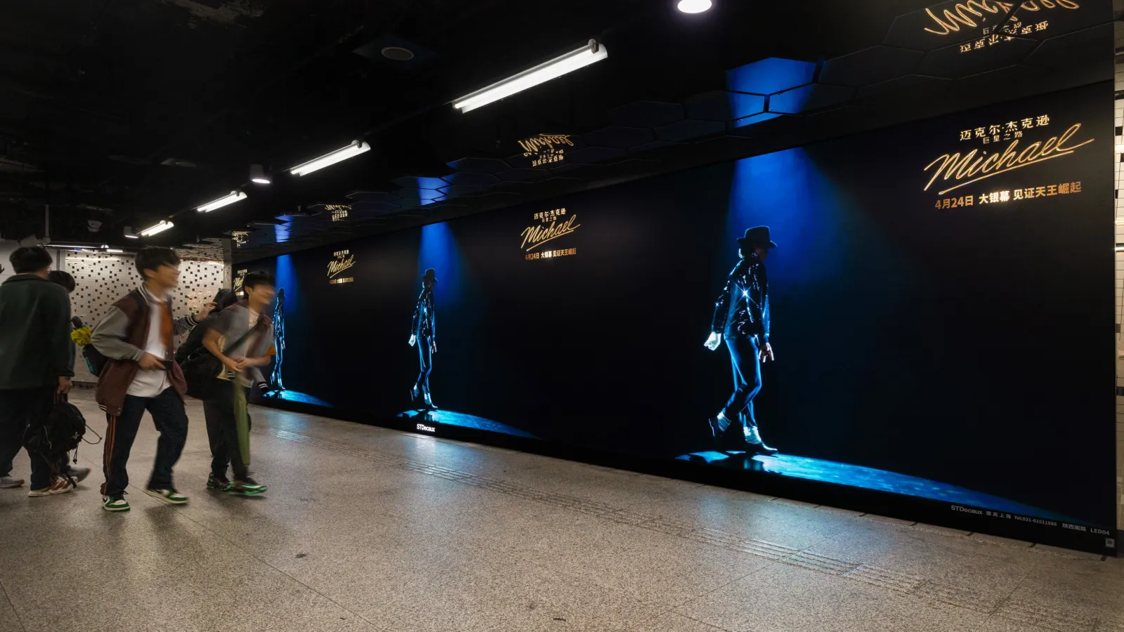 marketing-MICHAEL-mjbeats.com_.br_-1-scaled China se rende a Michael Jackson e transforma estreia de filme em espetáculo