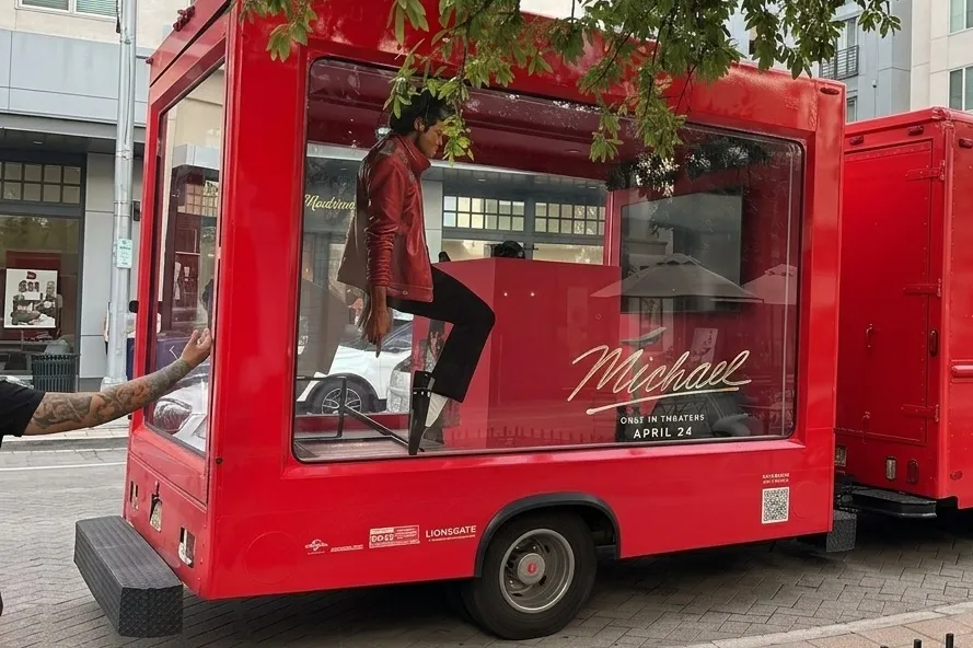 Campanha do filme MICHAEL leva música às ruas com DJ dentro de caminhão 2 Campanha do filme MICHAEL leva música às ruas com DJ dentro de caminhão | mjbeats.com .br DJ MICHAEL