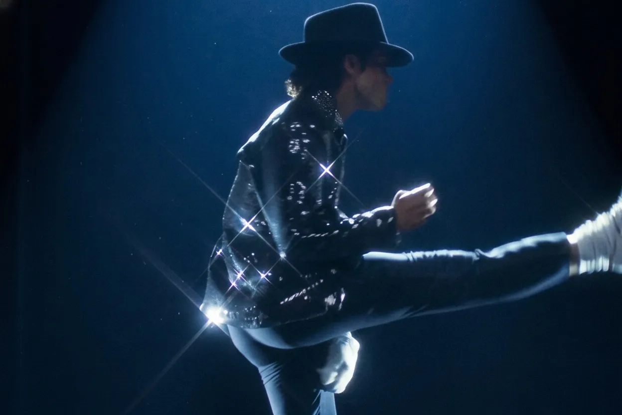 Jaafar Jackson impressiona com dança precisa no filme MICHAEL | mjbeats.com .br Jaafar Jackson danca Billie Jean filme MICHAEL
