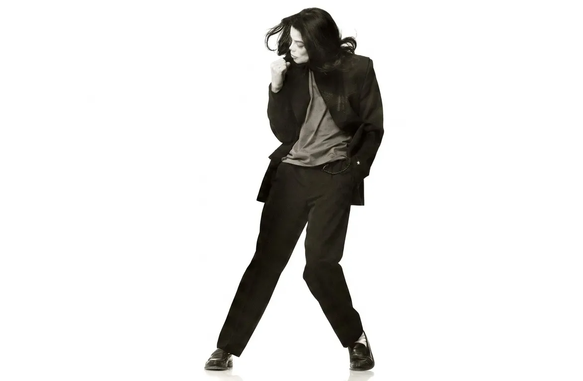 Álbum 'Invincible' ultrapassa 700 milhões de streams no Spotify 2 Álbum 'Invincible' ultrapassa 700 milhões de streams no Spotify | mjbeats.com .br MJ Albert Waston