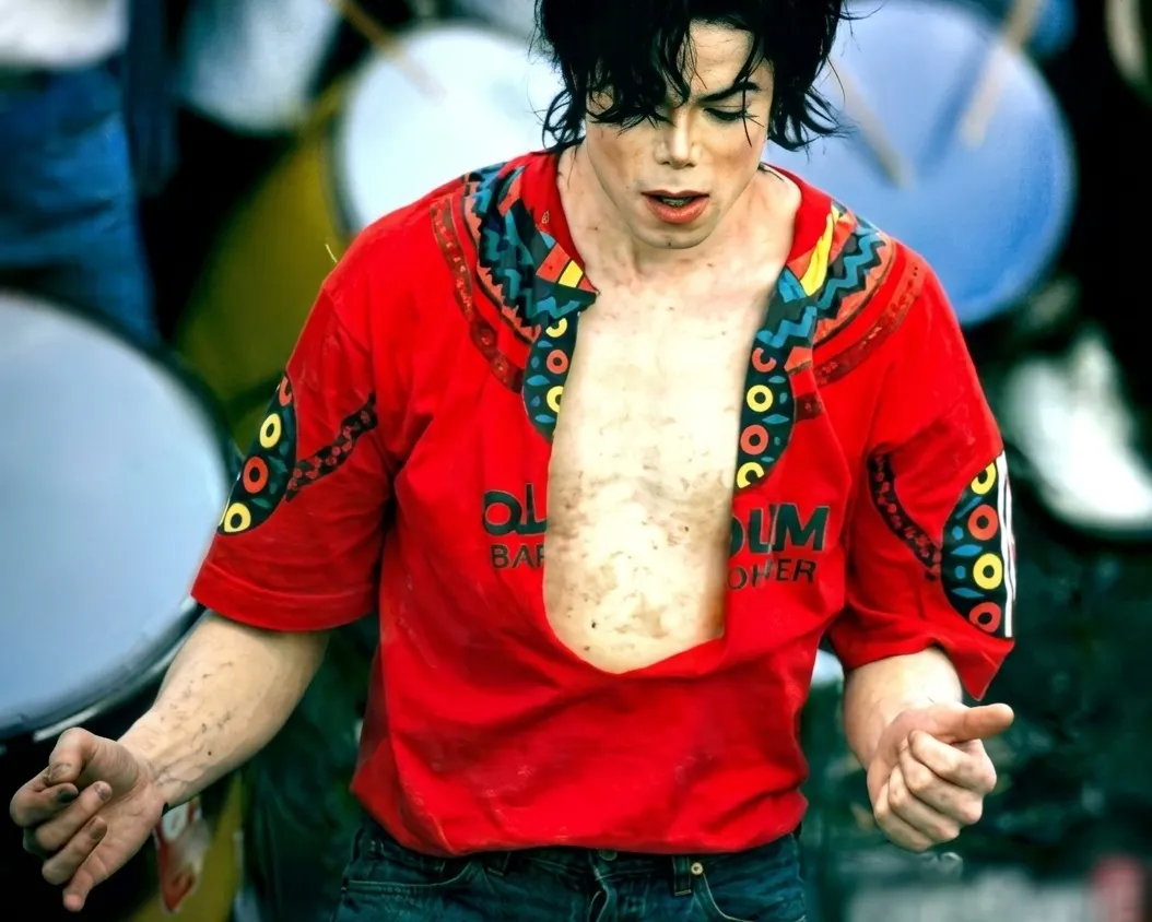 Michael Jackson e Olodum: o encontro que marcou 'They Don’t Care About Us' e quase se repetiu 4 Michael Jackson e Olodum: o encontro que marcou 'They Don’t Care About Us' e quase se repetiu | mjbeats.com .br TDCAU Michael Jackson na Bahia