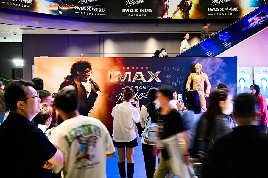 China se rende ao fenômeno MICHAEL e revive a era do Rei do Pop | 118474323 3c20e093 4f61 4deb 92e7 f4b40ff27b8a 1