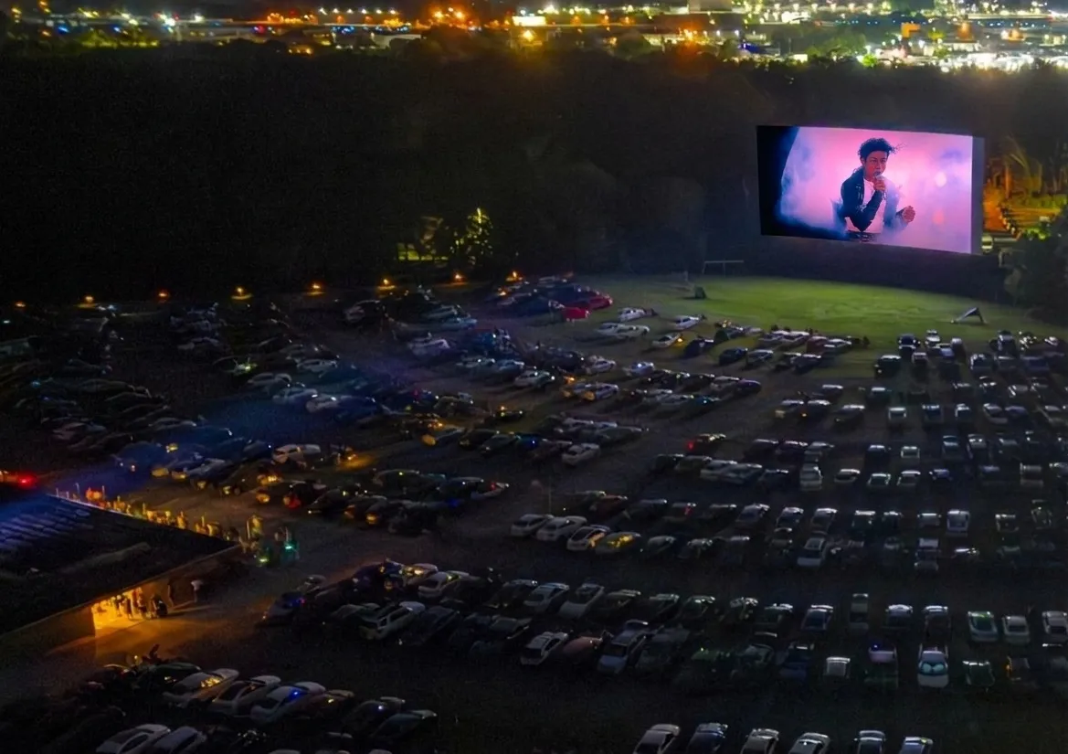Filme MICHAEL chega aos drive-ins e lota sessões especiais nos Estados Unidos | Filme MICHAEL drive in