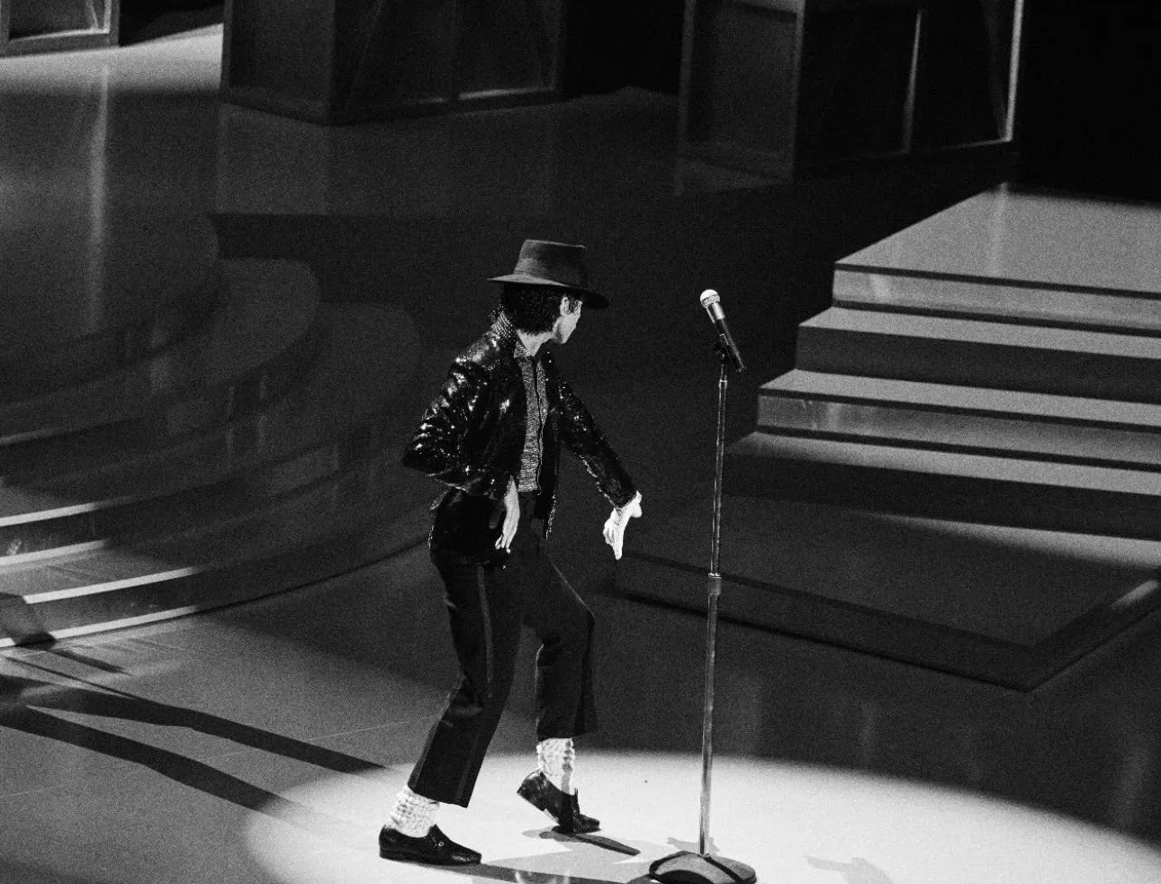 HI2o62gWYAAgkIY-1 Jaafar Jackson impressiona em novas imagens de Billie Jean no filme MICHAEL