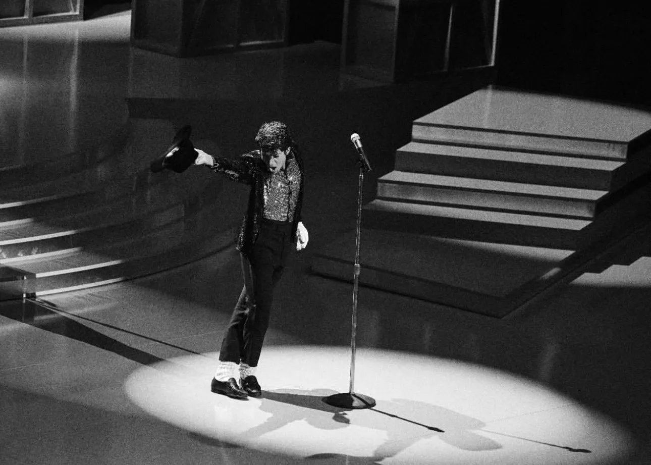 HI2o62nWMAAWB8l-1 Jaafar Jackson impressiona em novas imagens de Billie Jean no filme MICHAEL