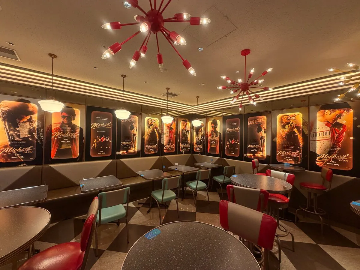 MICHAEL: restaurante temático de Michael Jackson vira atração no Japão antes da estreia do filme 2 MICHAEL: restaurante temático de Michael Jackson vira atração no Japão antes da estreia do filme | HI5lF6DaIAE2 CM