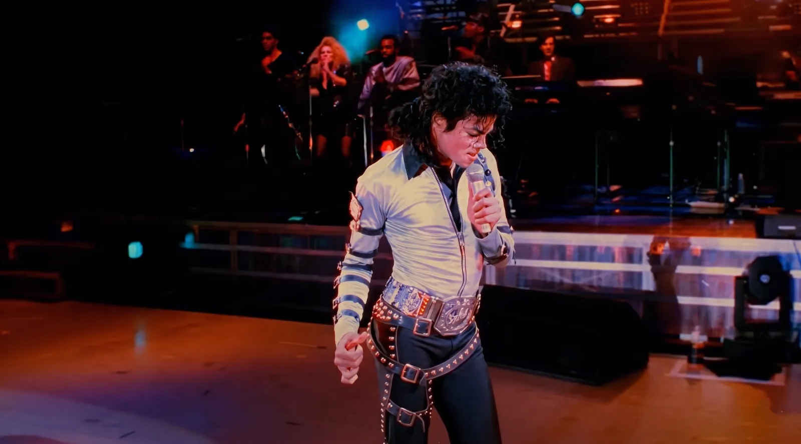 O Segredo Rítmico por trás da Voz de Michael Jackson 2 Michael Jackson no palco da Bad Tour - "Another Part Of Me"