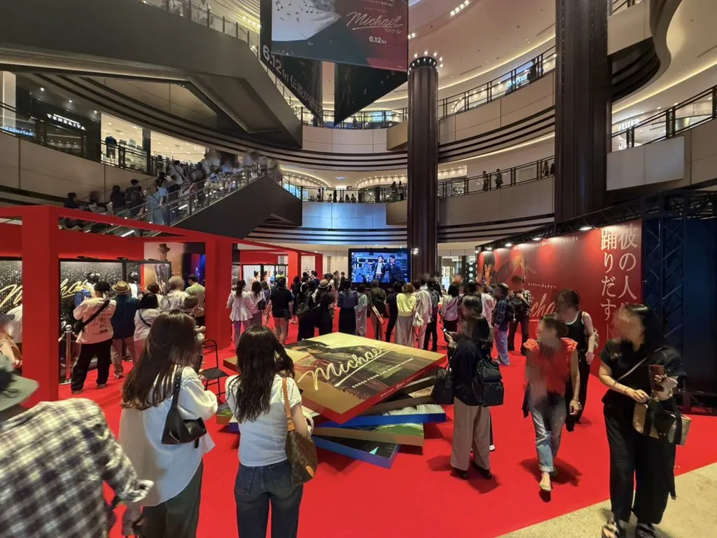 MJ6 Japão mergulha no universo de Michael Jackson com exposição especial do filme MICHAEL