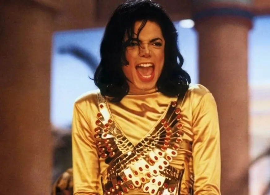 Michael Jackson domina o YouTube por mais de um mês e acumula milhões de visualizações diárias | RTT video