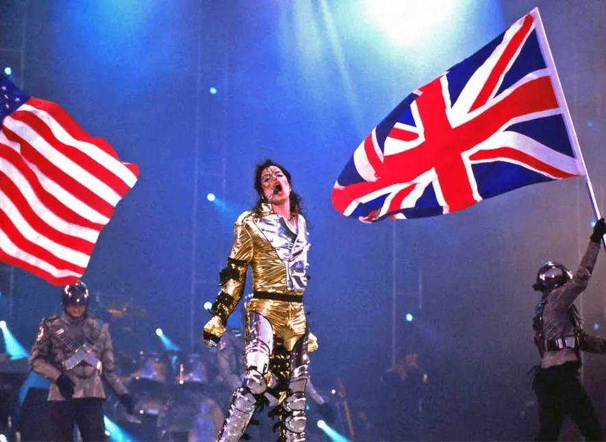 Michael Jackson vende mais de 428 mil singles em uma semana no Reino Unido! | SaveClip.App 503604673 18329494234200698 4969219501531773138 n