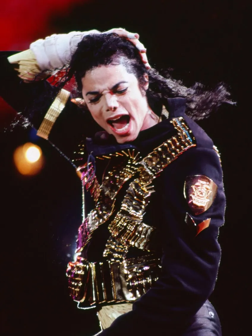 SaveClip.App_675436255_18575751283029942_3292526675162280791_n Fotógrafo revela imagens inéditas de Michael Jackson em seu show de aniversário na Dangerous Tour