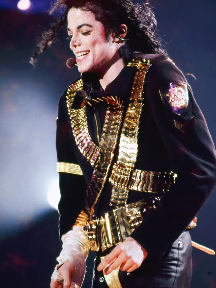 SaveClip.App_675450854_18575751265029942_7309284041963350836_n Fotógrafo revela imagens inéditas de Michael Jackson em seu show de aniversário na Dangerous Tour