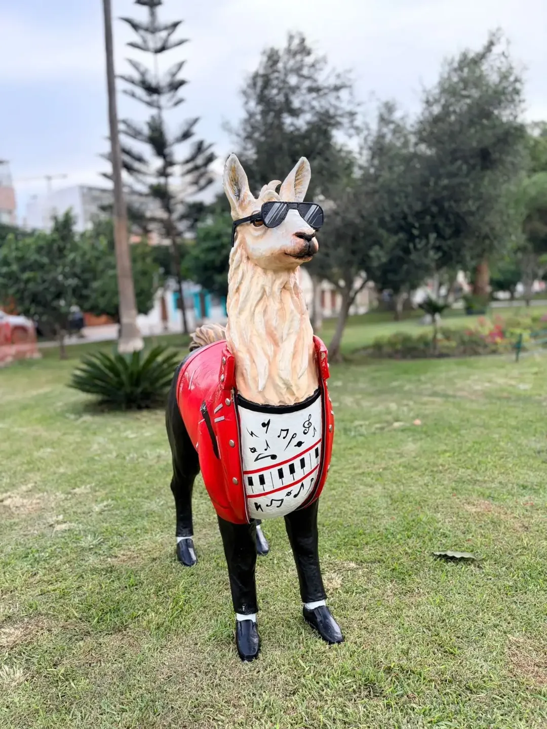 SaveClip.App_681483812_18086869931198925_8137638491504339762_n A lhama de MICHAEL que virou sensação nos cinemas do Peru