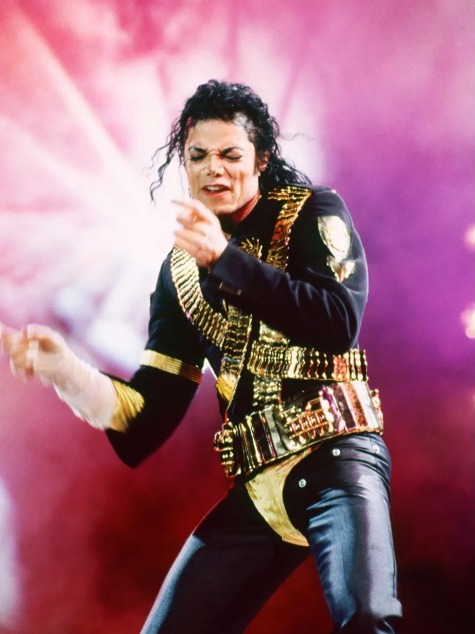 SaveClip.App_682709514_18575751256029942_8996200248052029439_n-1 Fotógrafo revela imagens inéditas de Michael Jackson em seu show de aniversário na Dangerous Tour