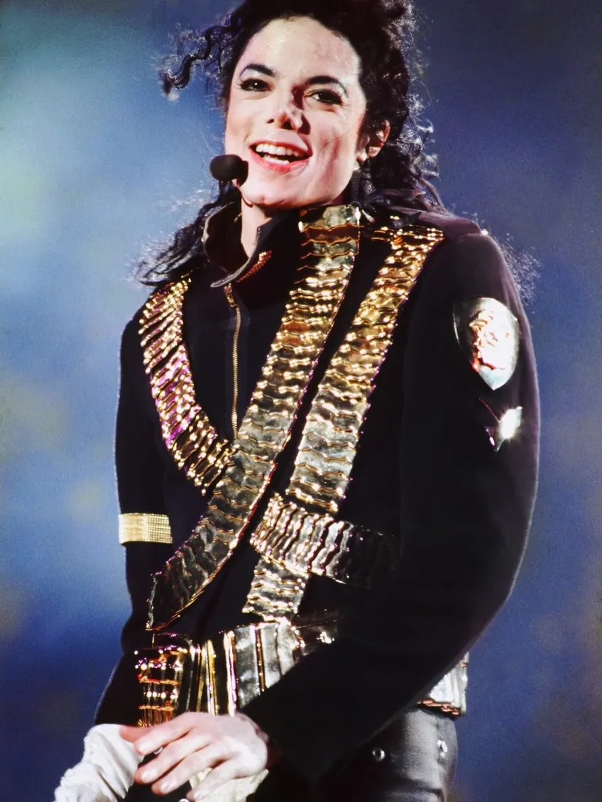 SaveClip.App_683687856_18575751292029942_2912986905656858282_n-1 Fotógrafo revela imagens inéditas de Michael Jackson em seu show de aniversário na Dangerous Tour