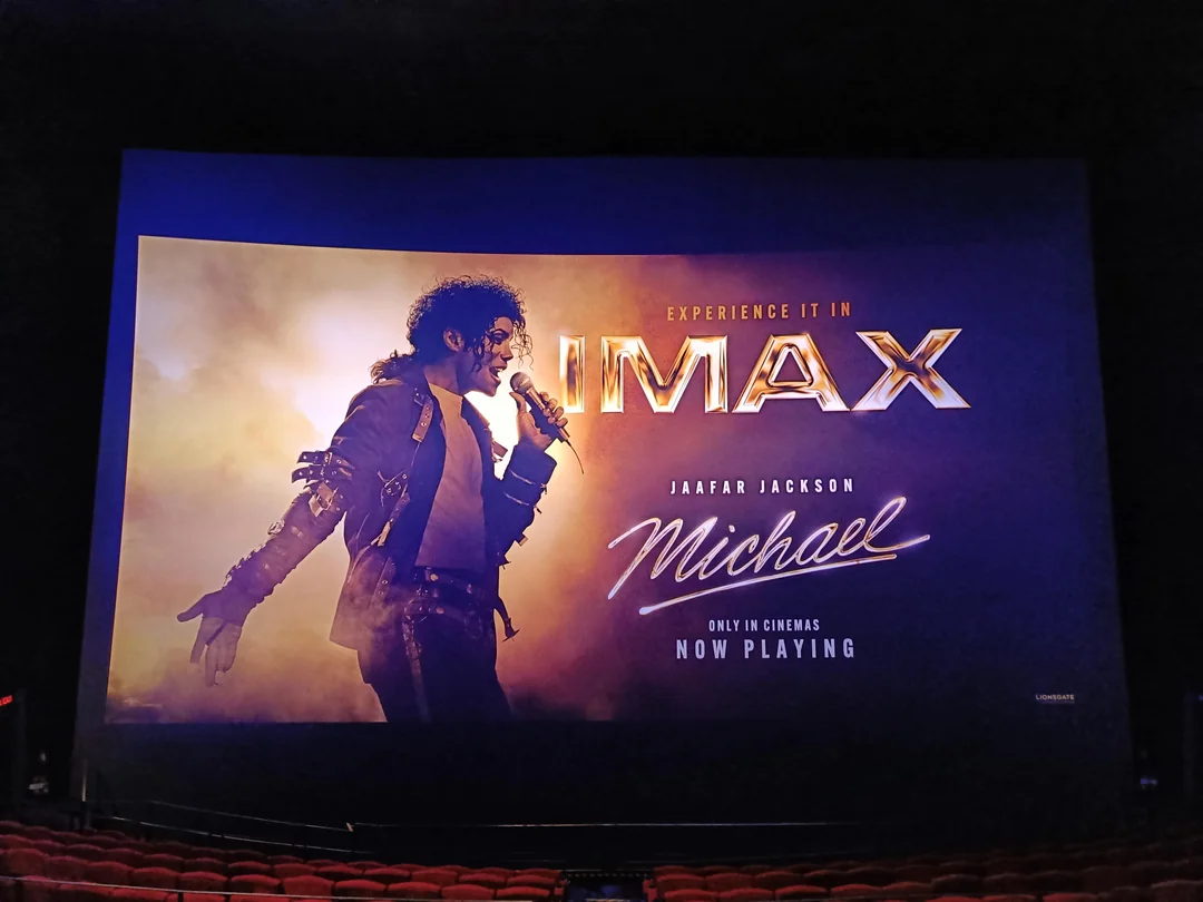 Nem Star Wars segurou: Japão confirma grande lançamento IMAX para MICHAEL | michael in imax with laser cola shone in musical sequences v0
