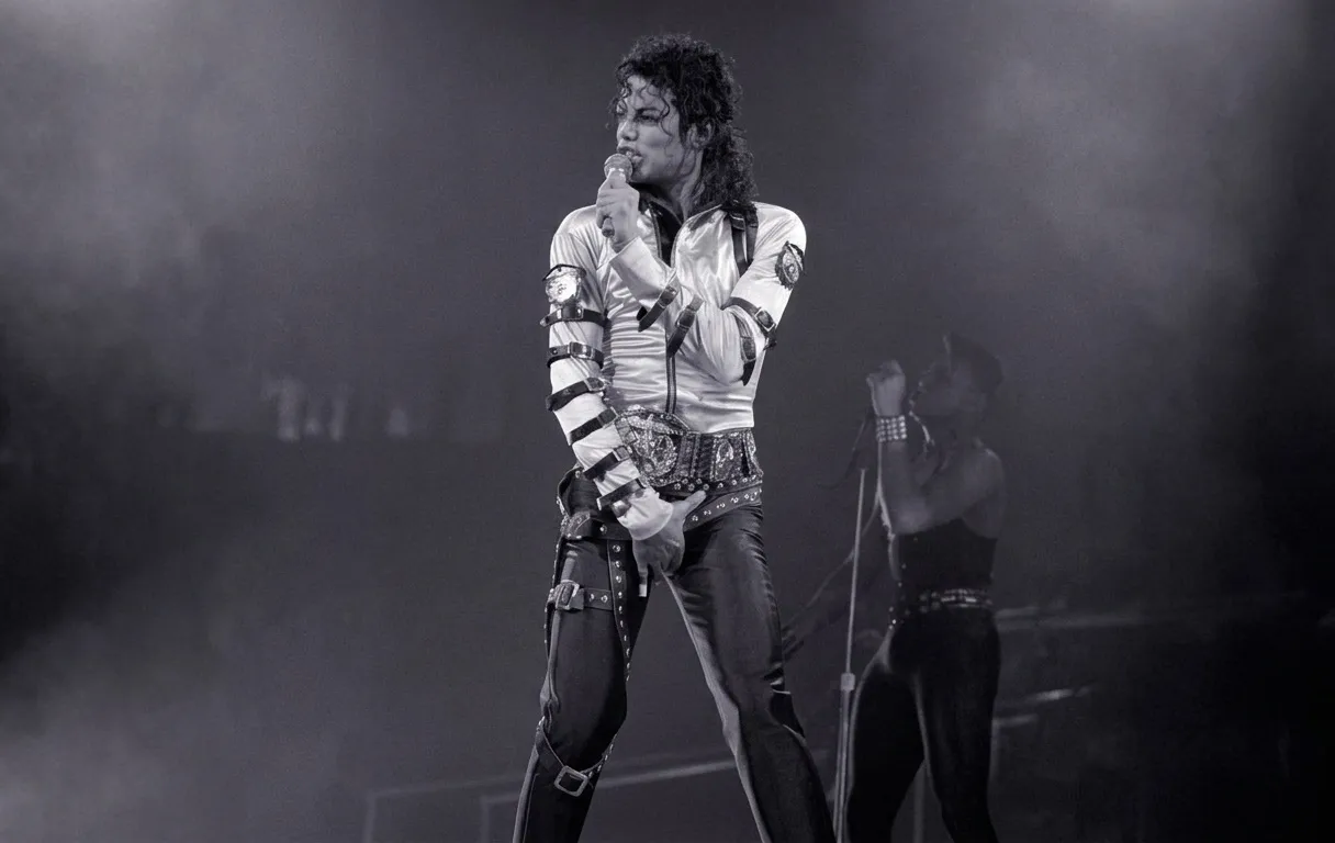 Michael Jackson ultrapassa Taylor Swift e atinge novo pico histórico no Spotify | mjbeats.com .br Bad Tour LA