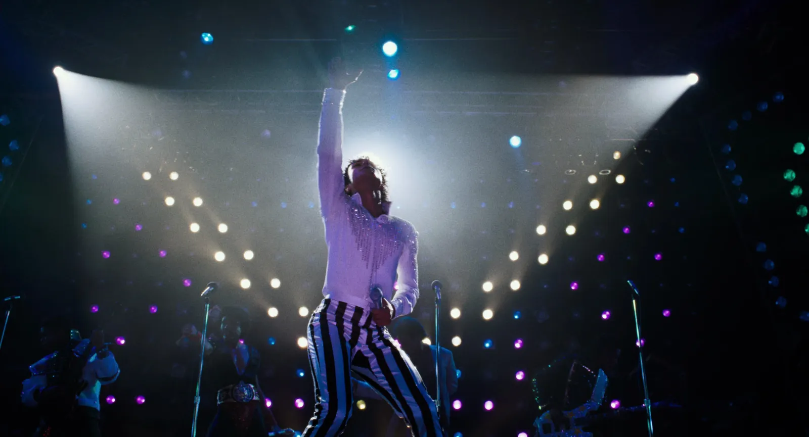Michael Jackson faz história: MICHAEL supera R$ 160 milhões nos cinemas brasileiros | mjbeats.com .br Human Nature filme MICHAEL scaled