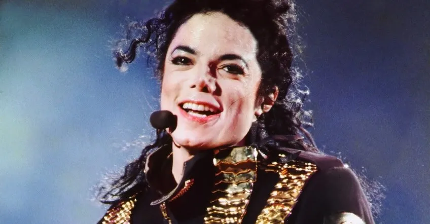 Fotógrafo revela imagens inéditas de Michael Jackson em seu show de aniversário na Dangerous Tour | mjbeats.com .br JAM Singapura 1993