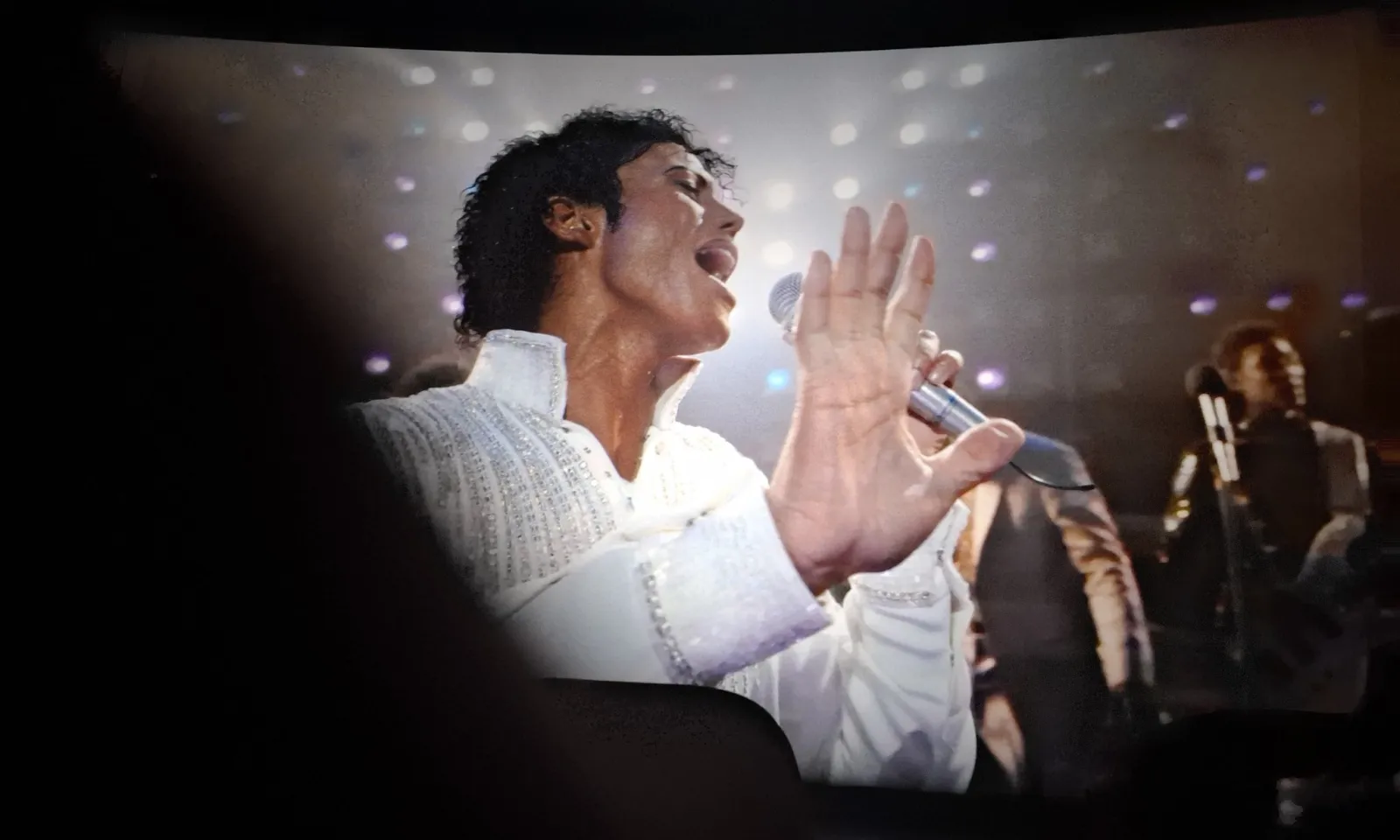Bilheteria forte mantém filme MICHAEL entre os maiores sucessos do ano | mjbeats.com .br MJ scaled