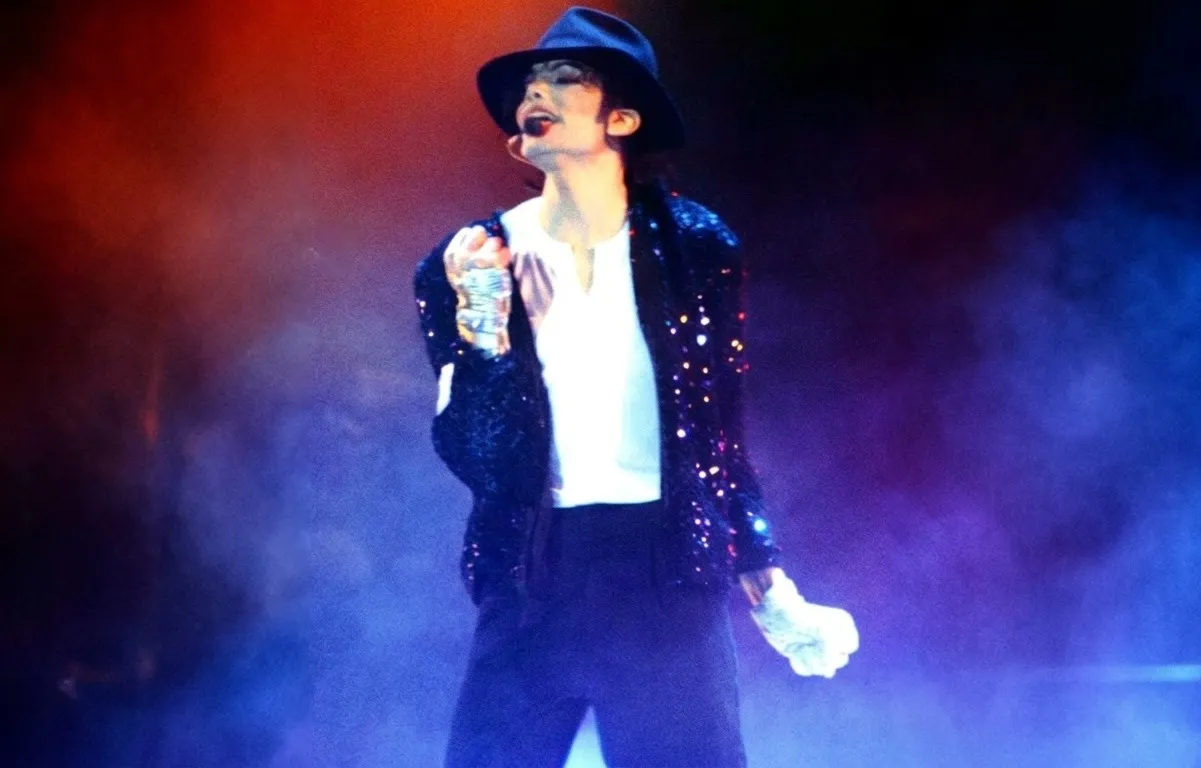 Michael Jackson domina o mundo com ''Billie Jean'' em três rankings globais! Confira | mjbeats.com .br Michael Jackson Billie Jean 1999