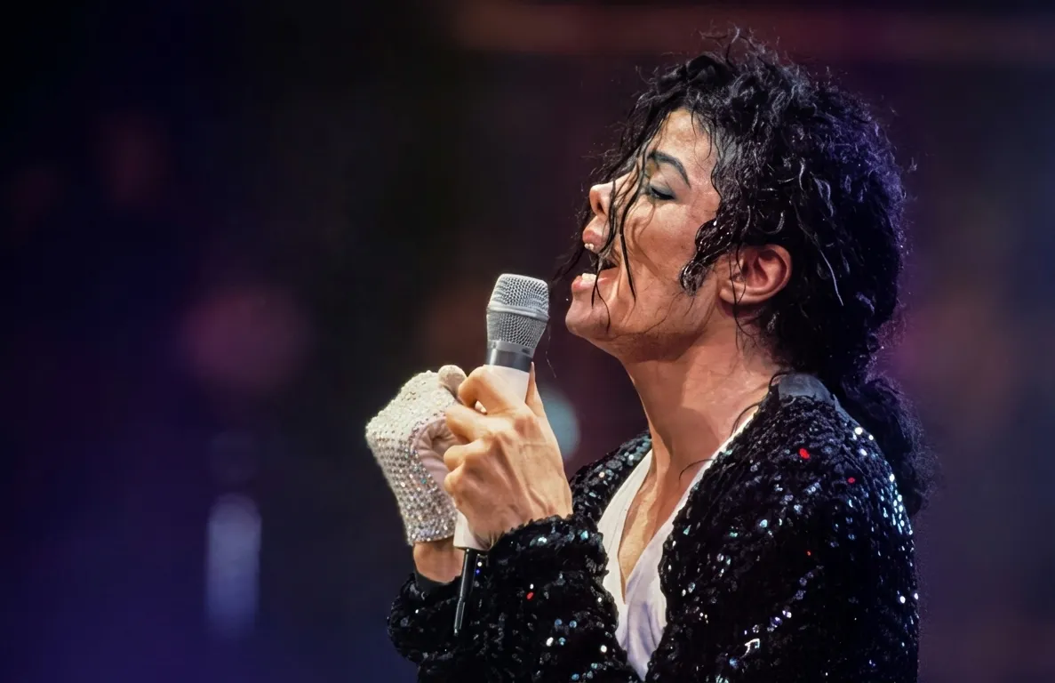 3 DIAS NO TOPO! Michael Jackson lidera ranking global novamente | mjbeats.com .br Michael Jackson Billie Jean Dangerous Tour