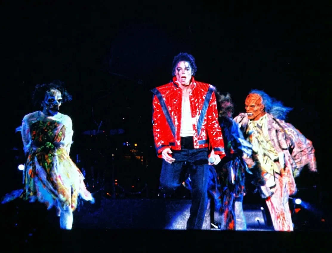 Sucesso do filme MICHAEL leva álbum Thriller ao topo mundial pela primeira vez em 44 anos | mjbeats.com .br Michael Jackson Thriller Bucareste 1996