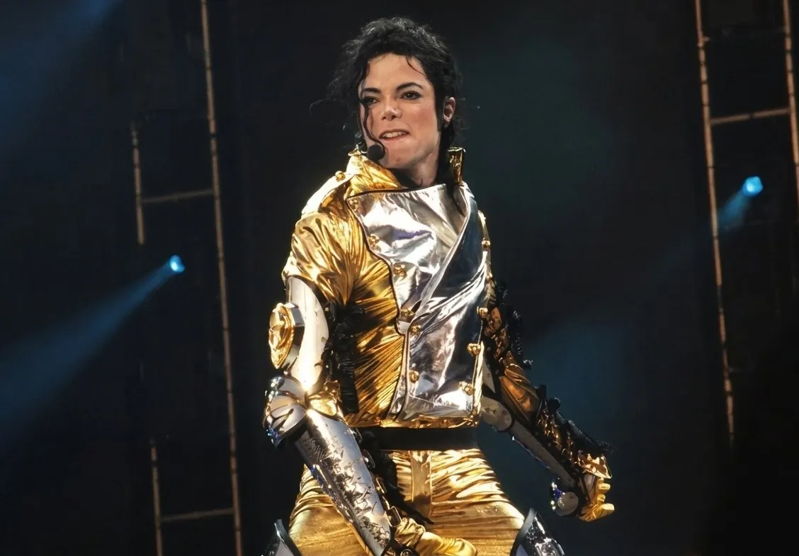 O efeito MICHAEL continua: Michael Jackson toma conta das paradas globais | mjbeats.com .br Michael Jackson em Bremen HTW 97