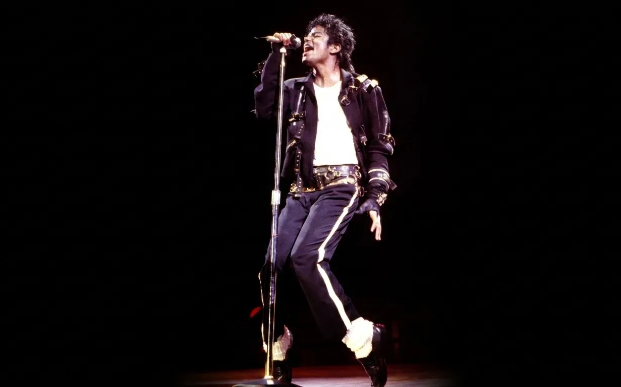 O efeito MICHAEL: streams e vendas de Michael Jackson disparam no mundo todo | mjbeats.com .br Michael Jackson no show da Bad World Tour