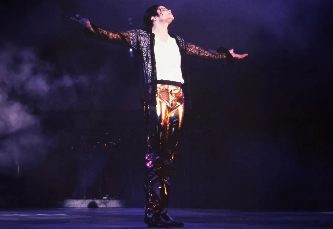 Michael Jackson coloca três músicas entre as mais ouvidas do mundo e prova que seu legado é imortal | mjbeats.com .br You Are Not Alone Live HTW