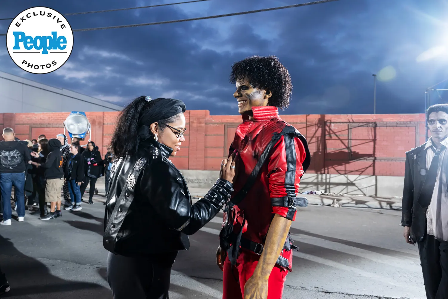 2 Fotos inéditas revelam o trabalho impressionante por trás dos figurinos de MICHAEL