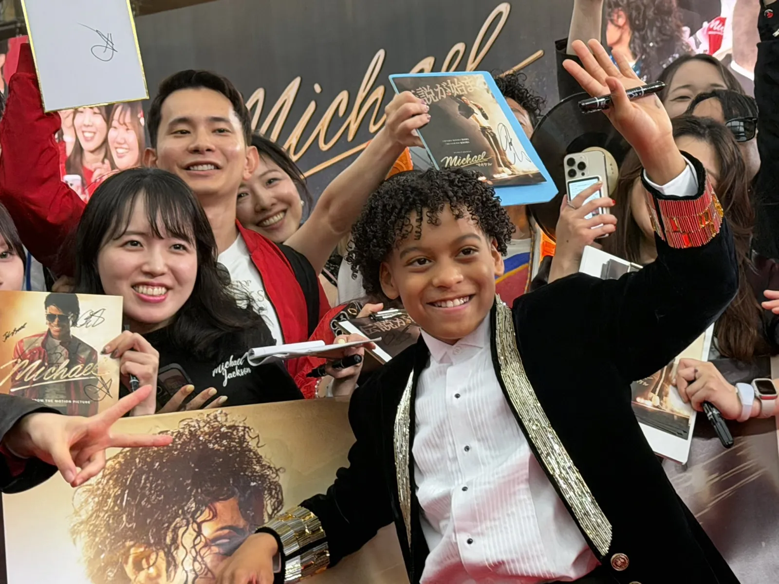 HJ9OhbhbUAEaW0R-scaled Japão recebe MICHAEL em noite histórica com Jaafar Jackson, Prince Jackson e o elenco