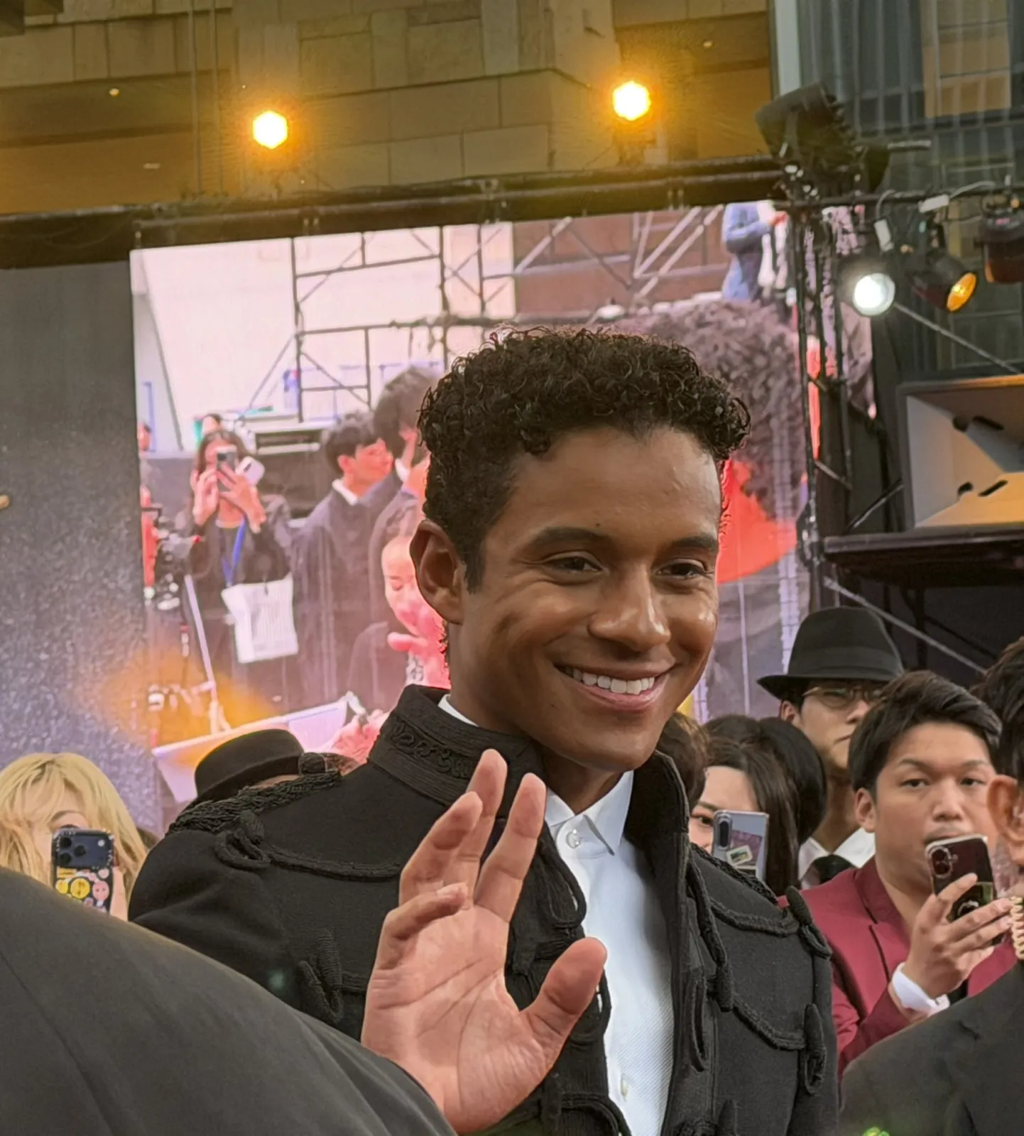 HJ9SalSbsAAcOr3-scaled Japão recebe MICHAEL em noite histórica com Jaafar Jackson, Prince Jackson e o elenco
