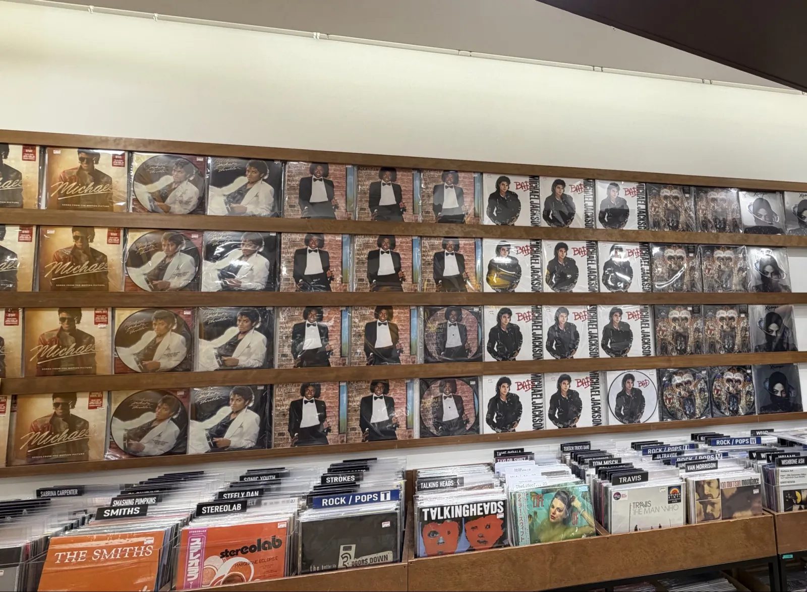 HKDGvPTbcAAmGD5-scaled Primeiros números de MICHAEL no Japão reforçam força global de Michael Jackson