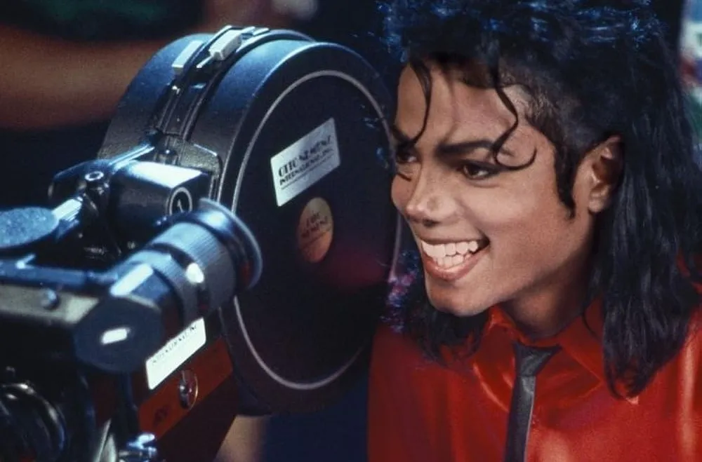 O Rei dos Vídeos volta ao topo: Michael Jackson domina o YouTube em plena era da MICHAELmania |