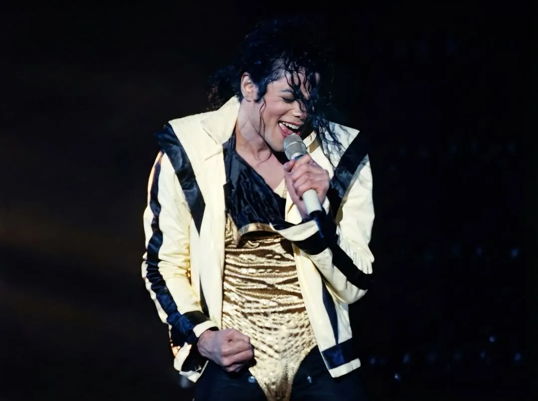 Michael Jackson completa 25 dias como o artista digital nº 1 do mundo | SaveClip.App 615278525 18006633659827357 7392559862293911134 n