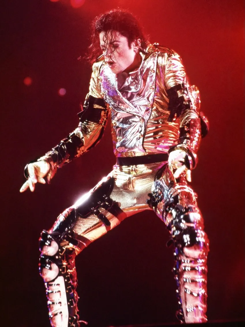 SaveClip.App_703824205_18583020037029942_8402146353054370890_n Fotógrafo revela imagens históricas de Michael Jackson durante a HIStory World Tour em Singapura 1996