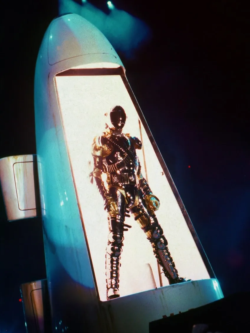 SaveClip.App_703914838_18583020070029942_1926325689218592700_n Fotógrafo revela imagens históricas de Michael Jackson durante a HIStory World Tour em Singapura 1996