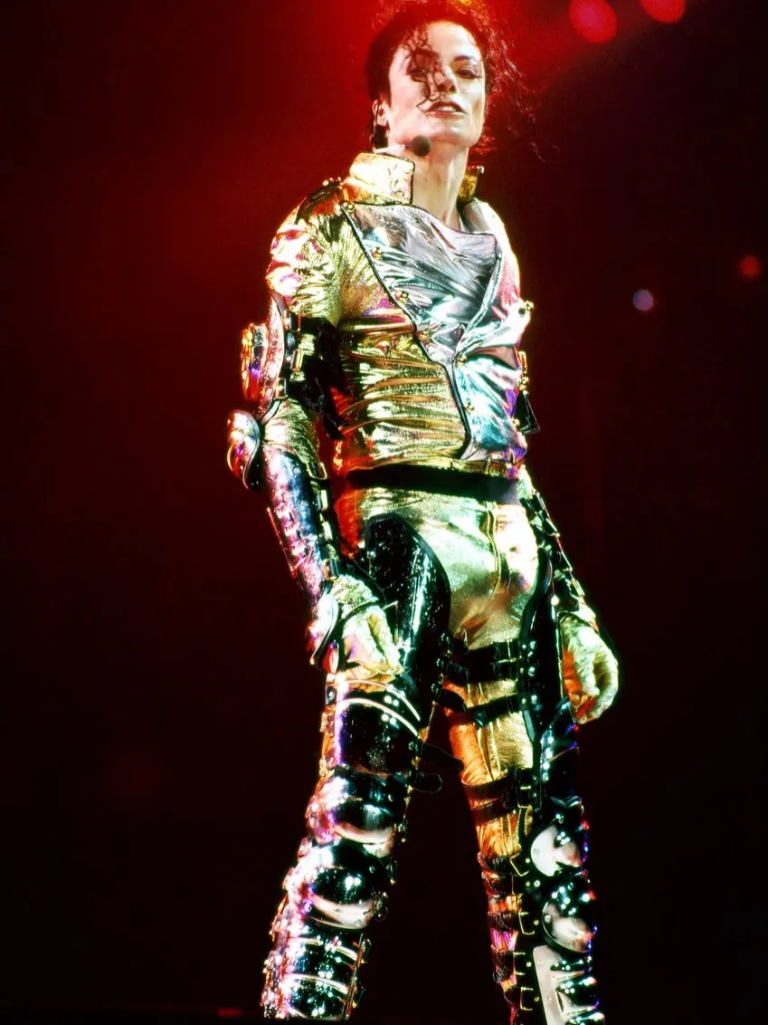 SaveClip.App_704570446_18583020010029942_3372498322493687380_n Fotógrafo revela imagens históricas de Michael Jackson durante a HIStory World Tour em Singapura 1996